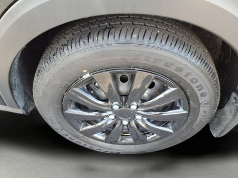 Certified 2025 Nissan Kicks Play S FWD image 12
