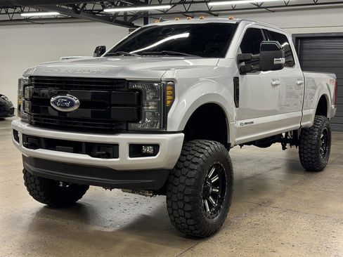 Used 2019 Ford F250 Lariat image 3