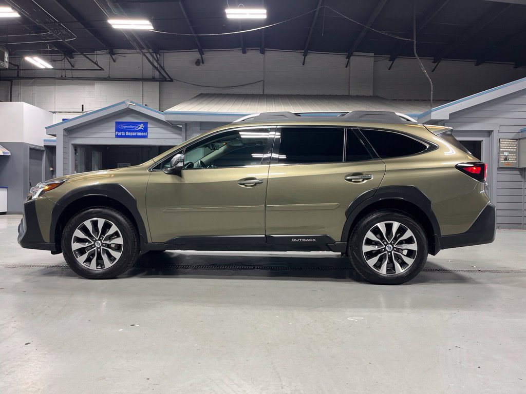 Certified 2025 Subaru Outback Touring AWD/4WD image 1