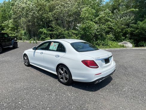 Used 2017 Mercedes-Benz E 300 4MATIC image 8