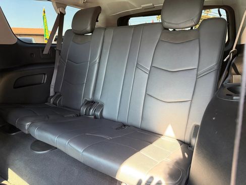Used 2020 Cadillac Escalade ESV Luxury image 14