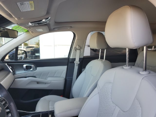 Used 2023 Kia Sorento SX AWD/4WD image 16