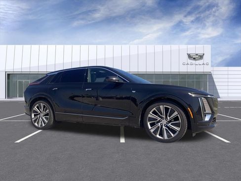 Certified 2025 Cadillac Lyriq Luxury w/ LPO, Floor Liner Package AWD/4WD image 1
