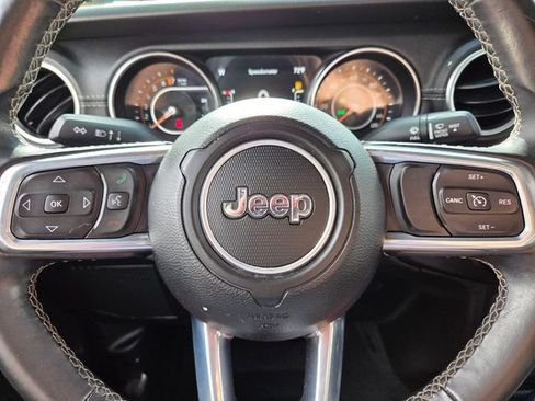 Certified 2020 Jeep Gladiator Overland AWD/4WD image 33