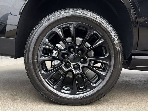Used 2026 GMC Yukon Denali w/ Denali Reserve Package AWD/4WD image 11