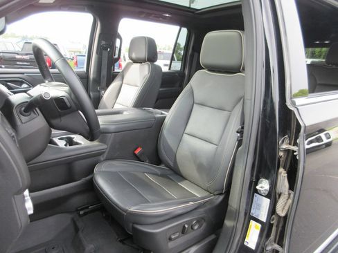 Used 2023 GMC Yukon XL SLT AWD/4WD image 22
