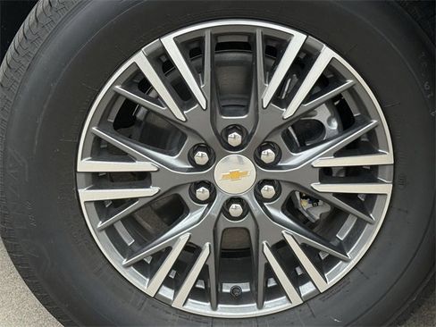 New 2026 Chevrolet Traverse LT image 9