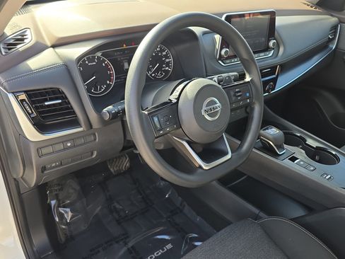 Used 2021 Nissan Rogue SV image 24