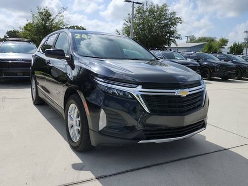 Used 2024 Chevrolet Equinox LT FWD image 2