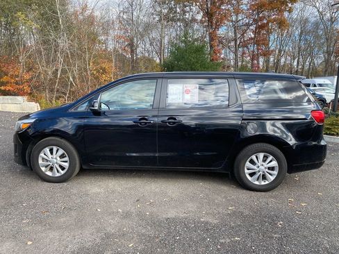 Used 2018 Kia Sedona L image 5