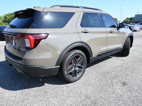 New 2026 Ford Explorer ST-Line w/ ST-Line Street Pack RWD image 3