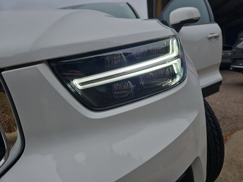 Used 2020 Volvo XC40 T5 Momentum image 32