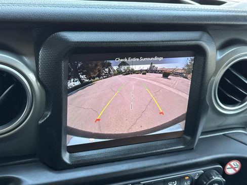 Used 2022 Jeep Wrangler Unlimited Sahara image 15