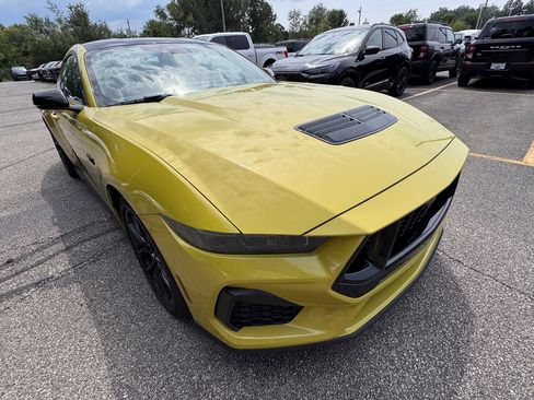 Used 2025 Ford Mustang GT Premium RWD image 6