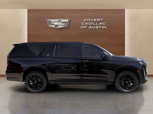 Used 2024 Cadillac Escalade ESV Sport w/ LPO, ONYX Package image 5