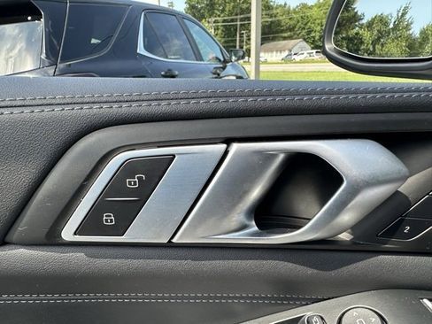 Used 2024 BMW X5 xDrive40i w/ Premium Package image 19