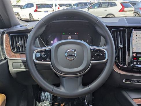 Used 2023 Volvo XC60 B5 Ultimate image 13