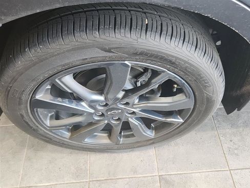 Used 2022 Chevrolet Equinox RS w/ Infotainment Package image 2