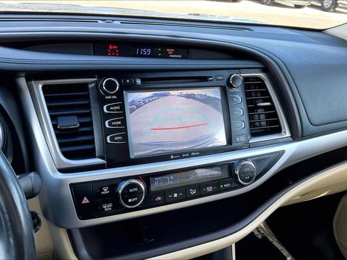Used 2018 Toyota Highlander XLE image 26