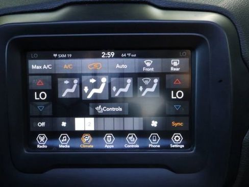 Used 2019 Jeep Renegade Latitude w/ Cold Weather Group image 19