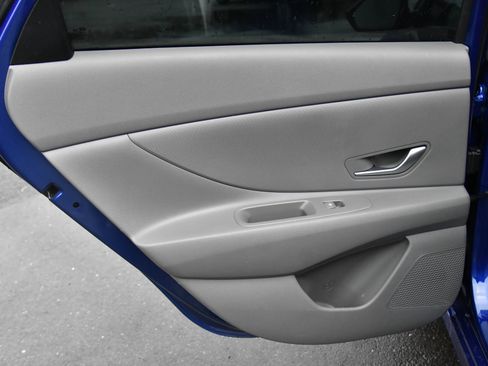 Used 2023 Hyundai Elantra SE image 28