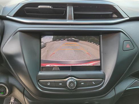 Used 2021 Chevrolet TrailBlazer LT FWD image 12