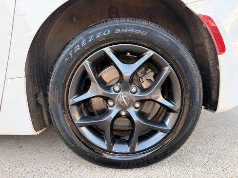 Used 2019 Chrysler Pacifica Touring-L Plus w/ Advanced Safetytec Group FWD image 19