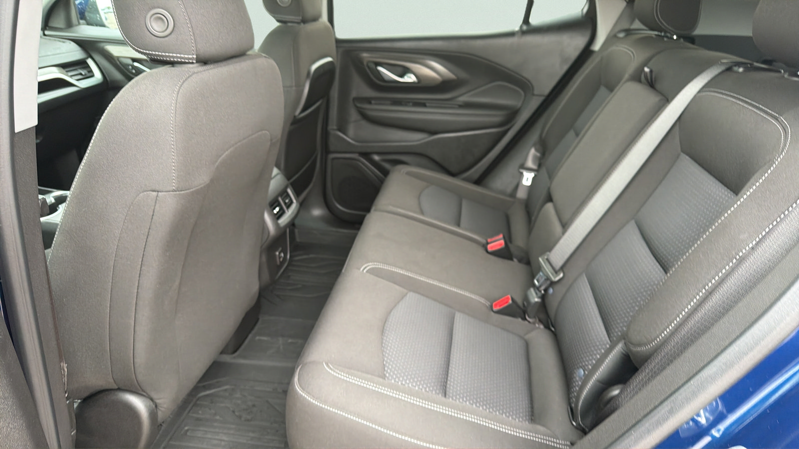 Used 2023 GMC Terrain SLE w/ Driver Convenience Package FWD image 24