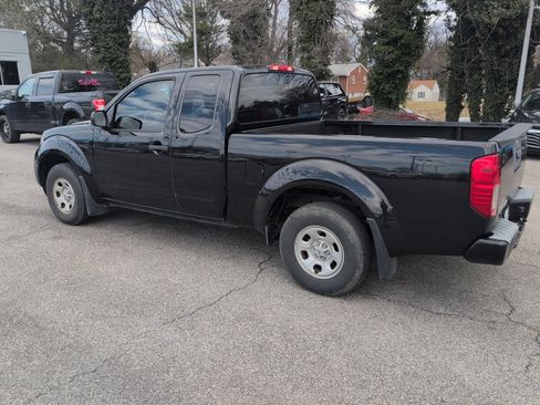 Used 2019 Nissan Frontier S image 2