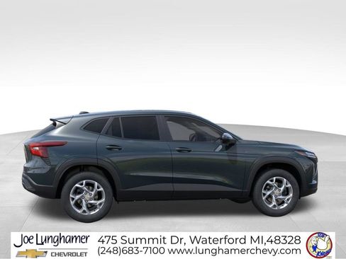 New 2026 Chevrolet Trax LS w/ LS Convenience Package FWD image 5