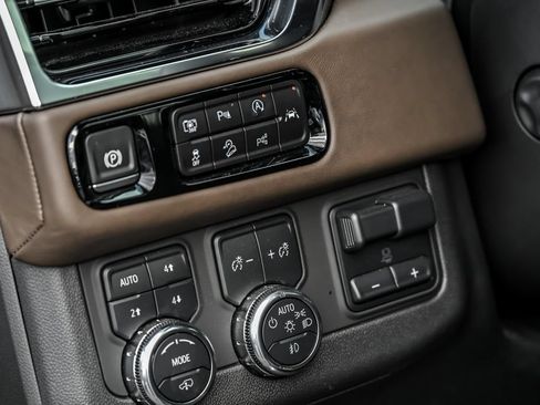 Used 2025 GMC Yukon XL Denali Ultimate AWD/4WD image 24
