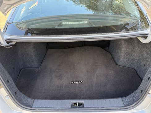 Used 2025 Nissan Versa SV FWD image 31