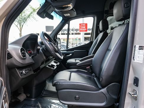 Used 2024 Mercedes-Benz Sprinter 2500 image 26