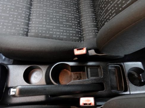 Used 2005 Volkswagen Golf GL image 50