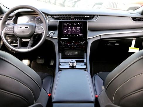 New 2025 Jeep Grand Cherokee L Altitude RWD image 21