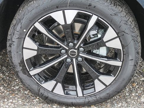 New 2026 Volvo XC60 B5 Plus w/ Climate Package PRO image 12