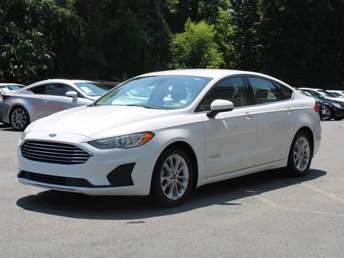 Used 2019 Ford Fusion SE image 3