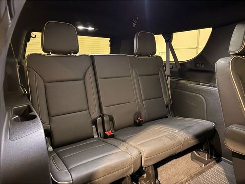Used 2024 GMC Yukon XL SLT w/ SLT Luxury Package image 36