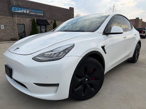 Used 2021 Tesla Model Y Long Range image 1