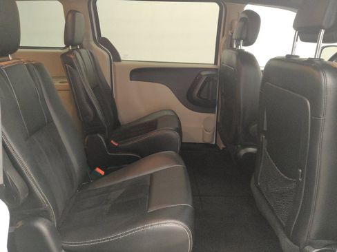 Used 2018 Dodge Grand Caravan SXT FWD image 19