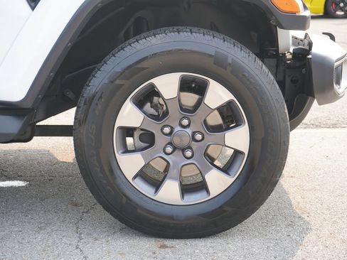 Used 2018 Jeep Wrangler Unlimited Sahara AWD/4WD image 13