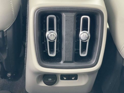 Certified 2023 Volvo XC40 B5 Ultimate w/ Climate Package image 13