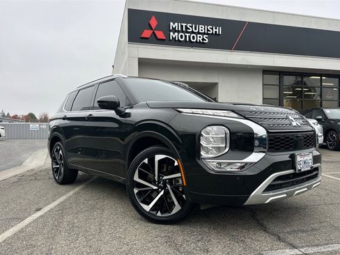 Used 2023 Mitsubishi Outlander SEL image 2