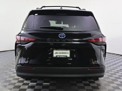 Used 2022 Toyota Sienna XLE w/ XLE Plus Package AWD/4WD image 5