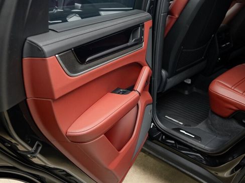 Used 2025 Porsche Cayenne S image 27