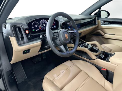 Used 2026 Porsche Cayenne Coupe AWD/4WD image 4