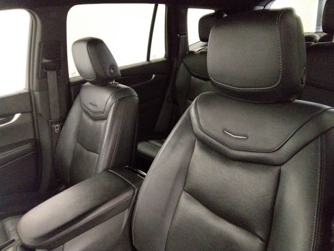 Used 2022 Cadillac XT6 Premium Luxury image 32