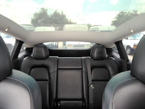 Used 2021 Tesla Model Y Long Range AWD/4WD image 33