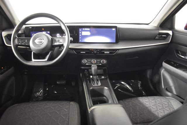 Certified 2025 Nissan Kicks SV w/ SV Premium Package AWD/4WD image 24