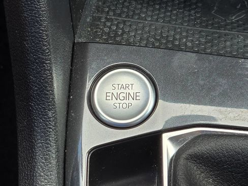Used 2022 Volkswagen Tiguan SE AWD/4WD image 26